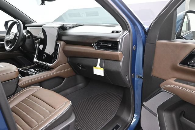 New 2026 GMC Yukon Denali Ultimate AWD/4WD image 9