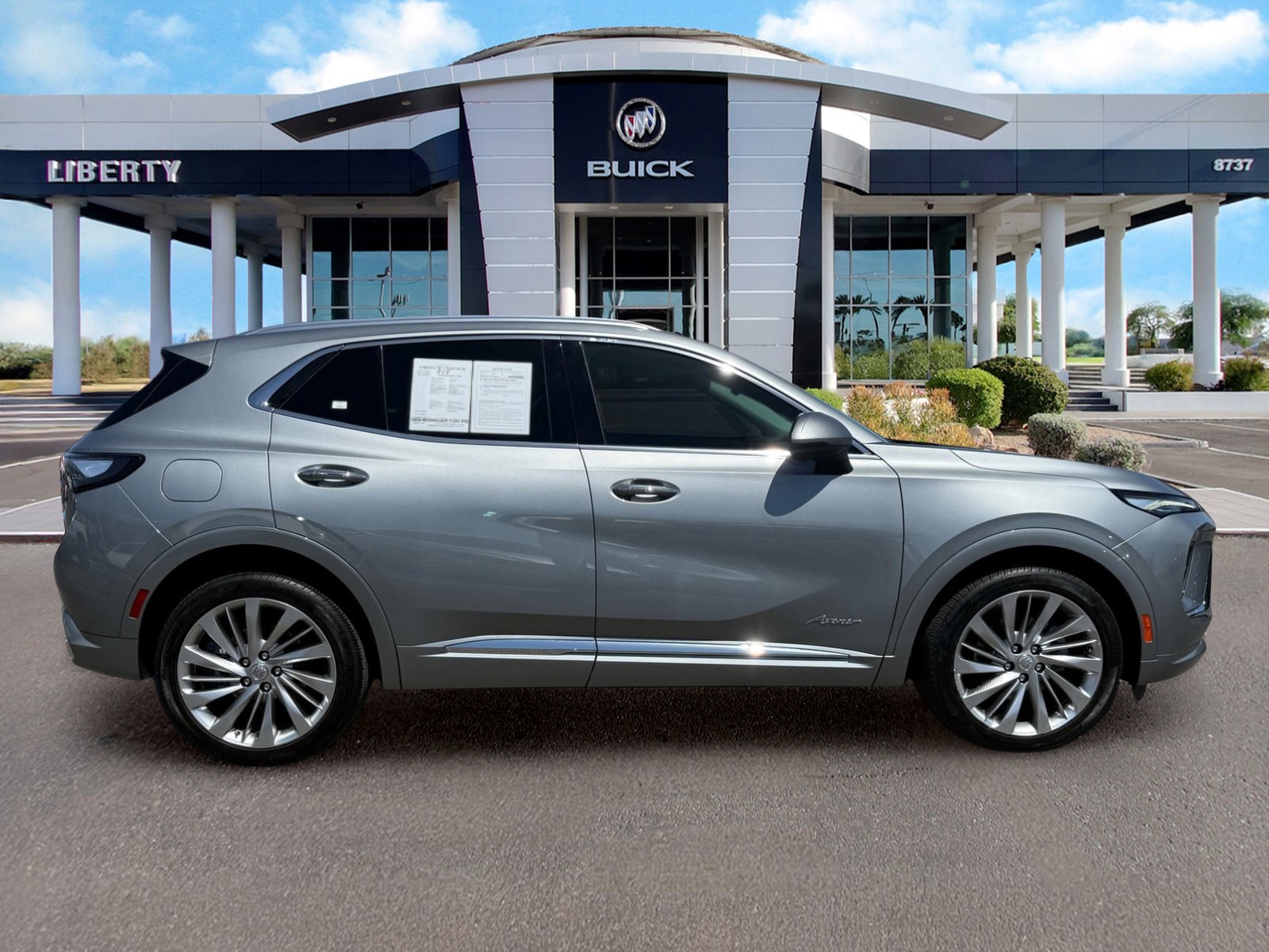 Used 2024 Buick Envision Avenir AWD/4WD image 2