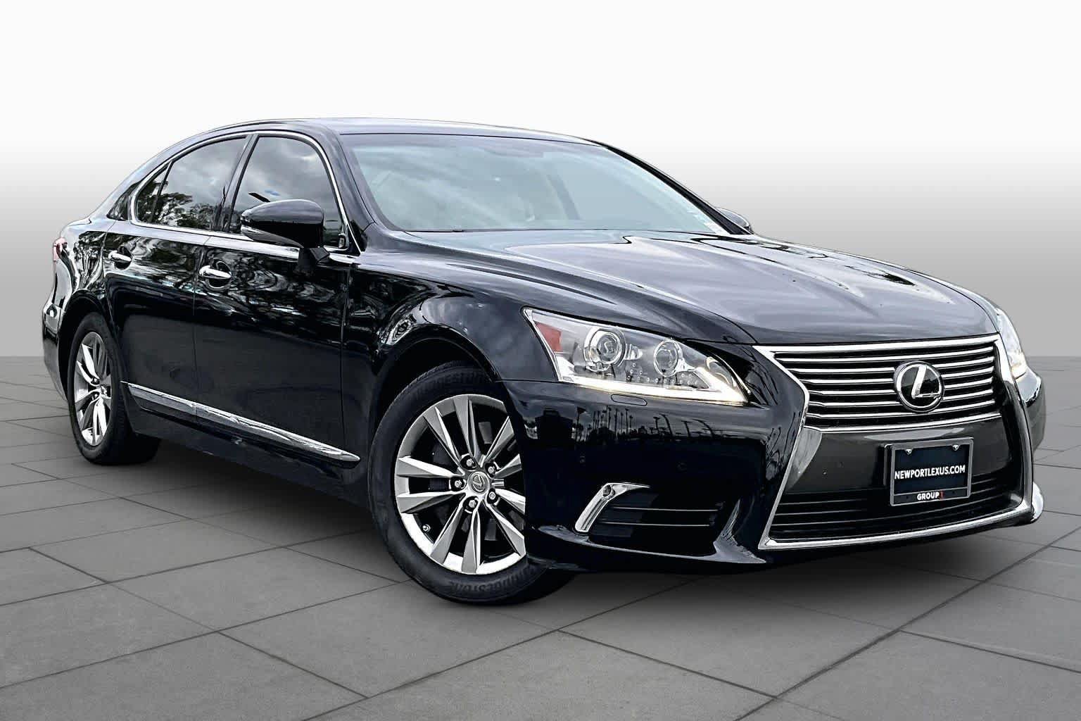 Used 2016 Lexus LS 460 w/ Comfort Package RWD image 2