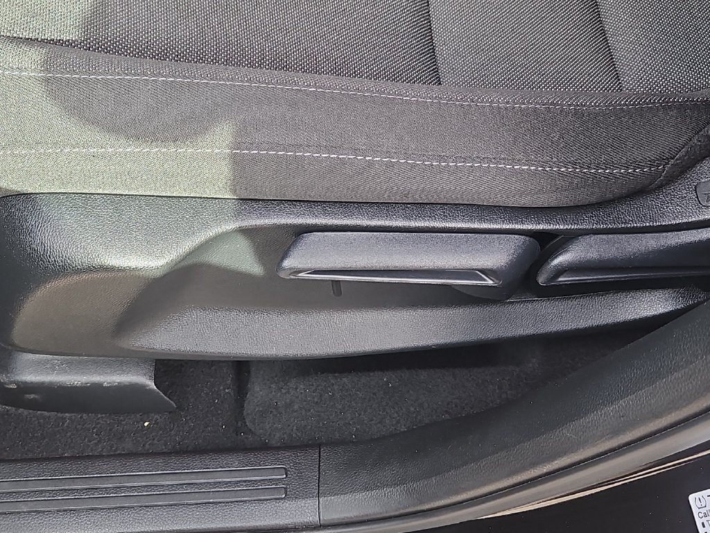 Used 2025 Honda CR-V LX image 17