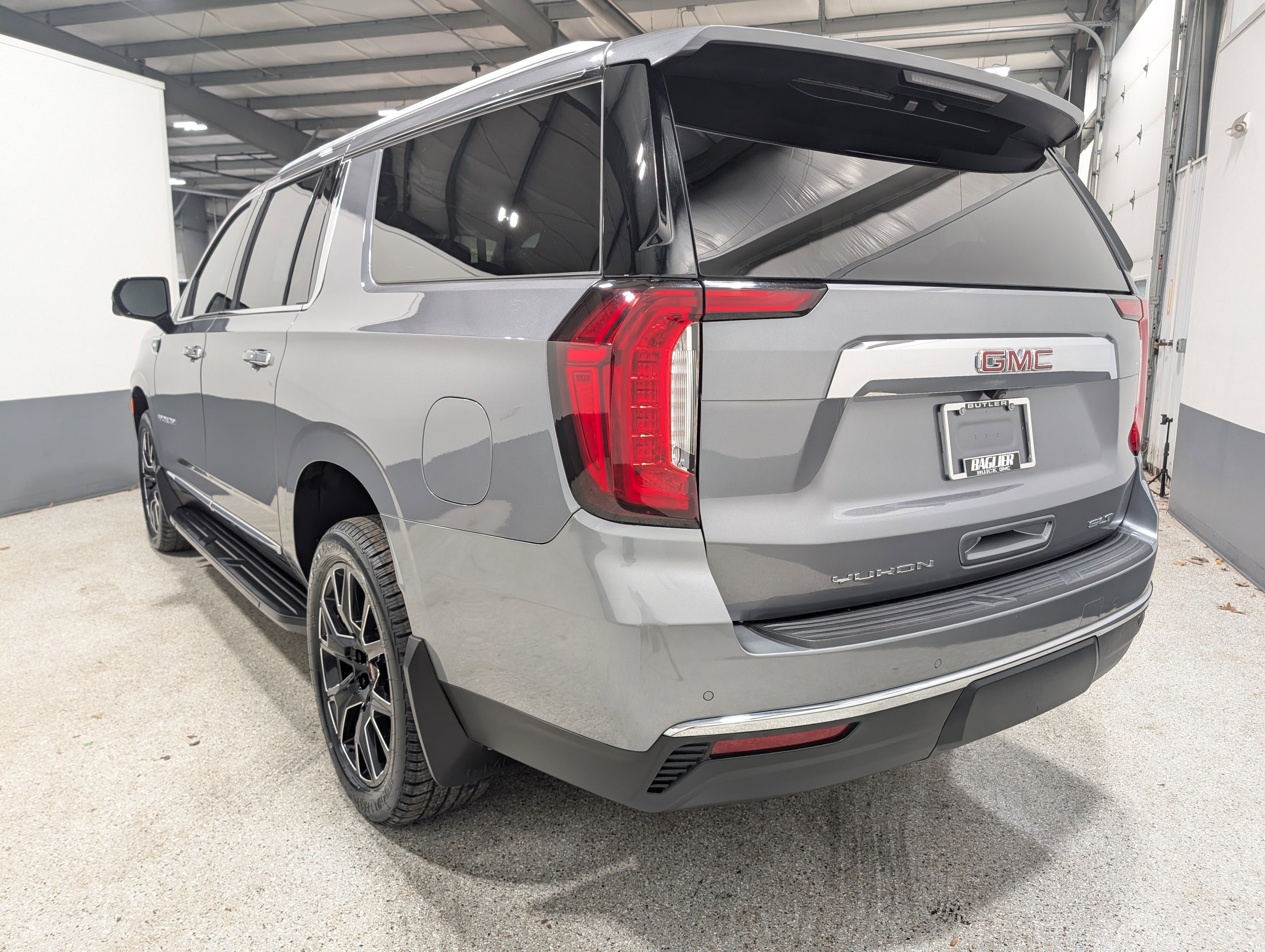 Used 2021 GMC Yukon XL SLT image 5