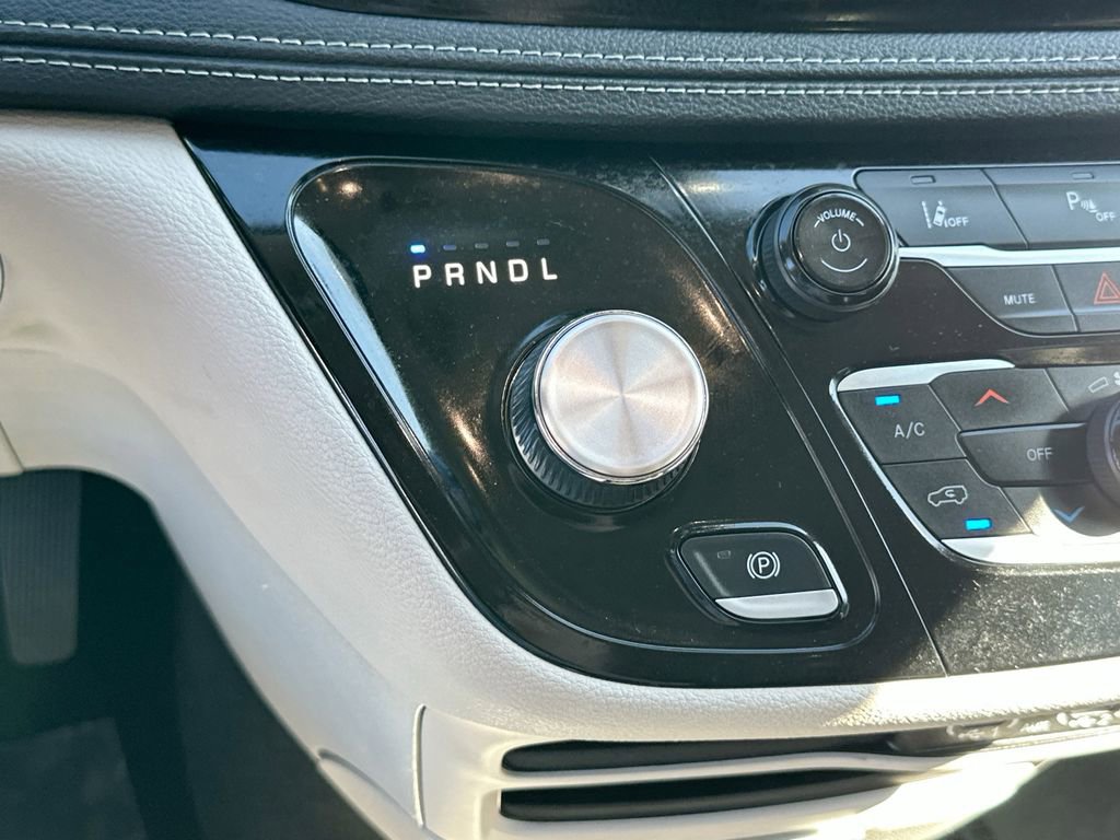 Used 2024 Chrysler Pacifica Select FWD image 17