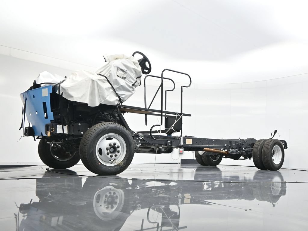 Used 2027 Ford E-350 and Econoline 350 Super Duty w/ Gaseous Engine Prep Package RWD image 17