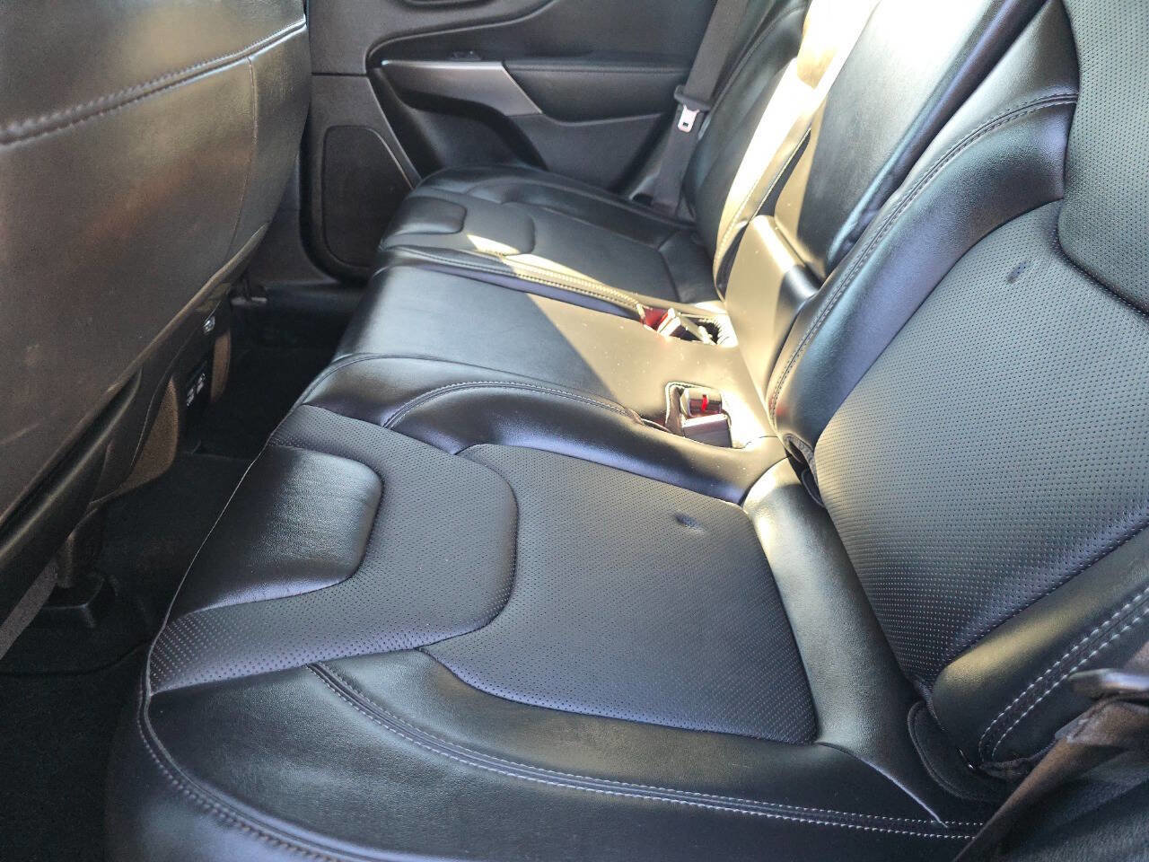 Used 2021 Jeep Cherokee Latitude Lux image 16