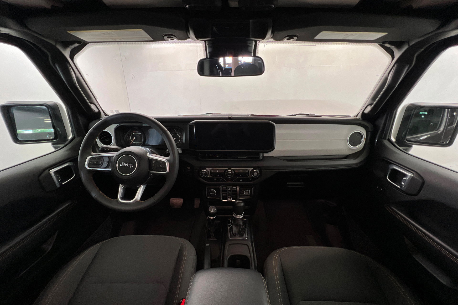 Certified 2025 Jeep Wrangler Sahara image 9