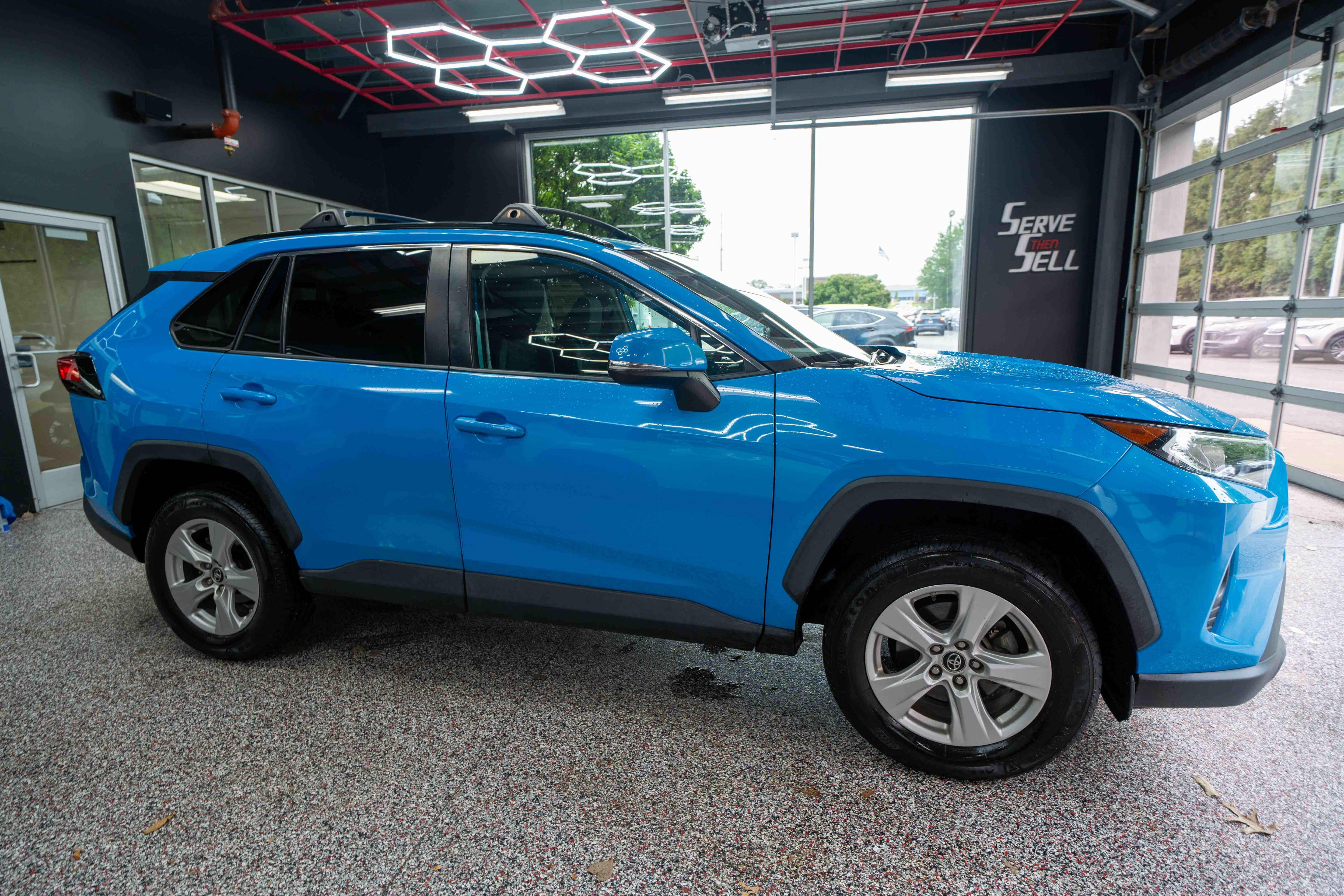Used 2019 Toyota RAV4 XLE FWD image 5