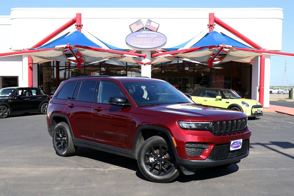 Used 2024 Jeep Grand Cherokee Altitude RWD image 1