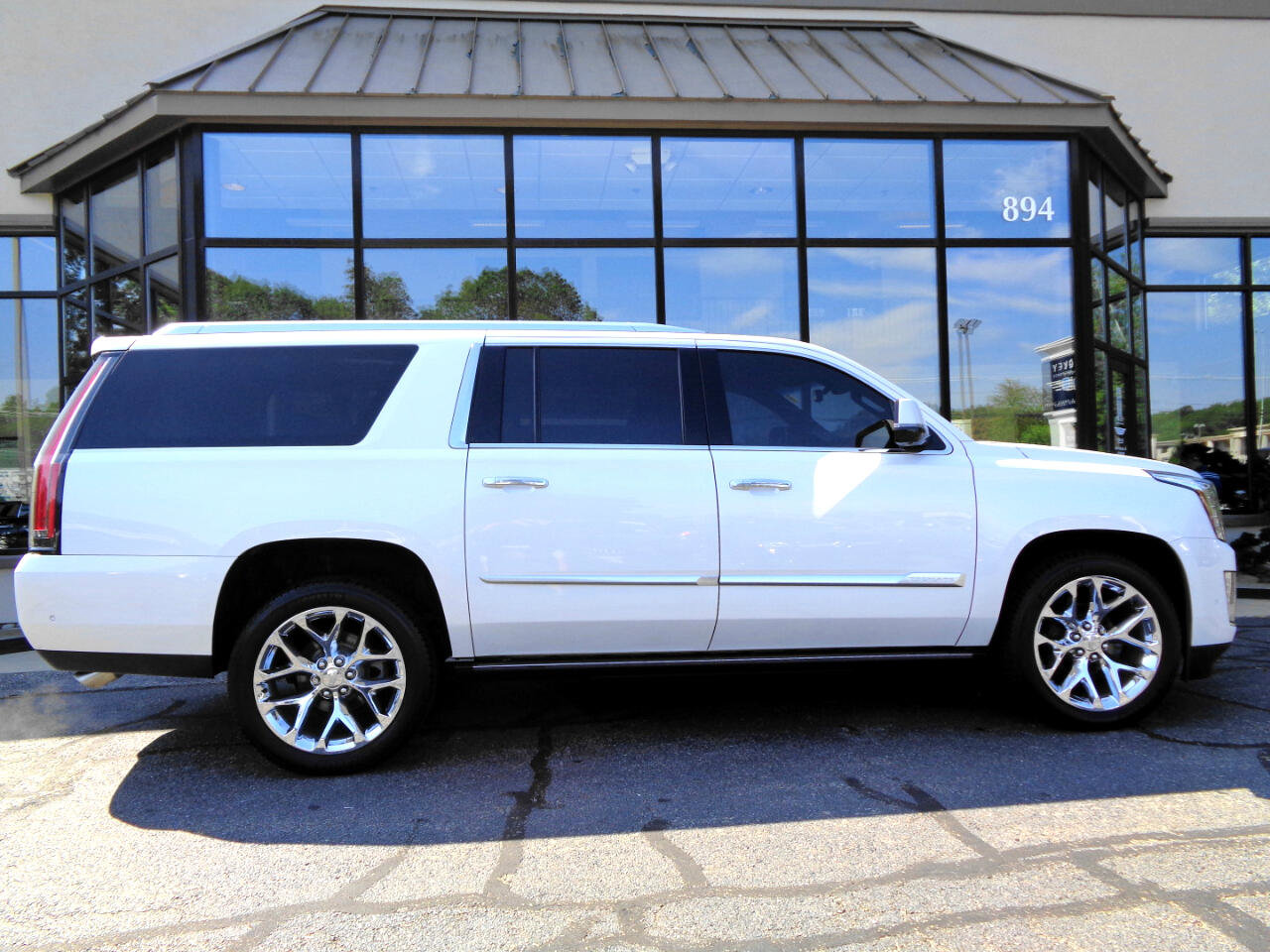 Used 2019 Cadillac Escalade ESV Platinum image 4