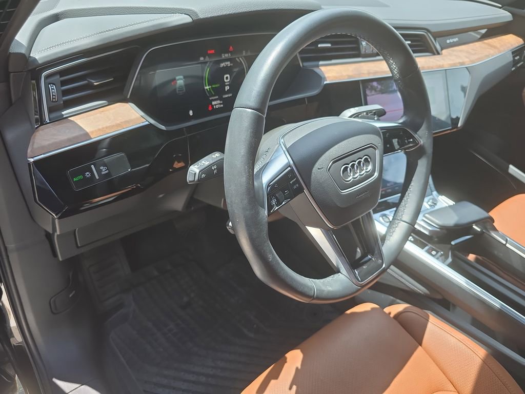 Used 2023 Audi e-tron Prestige w/ Prestige Package image 26