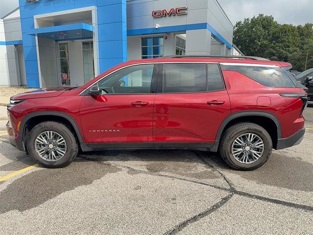 Certified 2025 Chevrolet Traverse LT w/ Driver Confidence Package FWD image 3