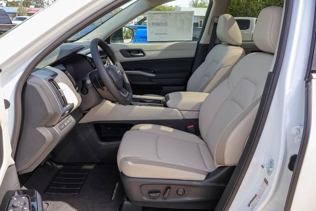 New 2026 Nissan Pathfinder SL image 7