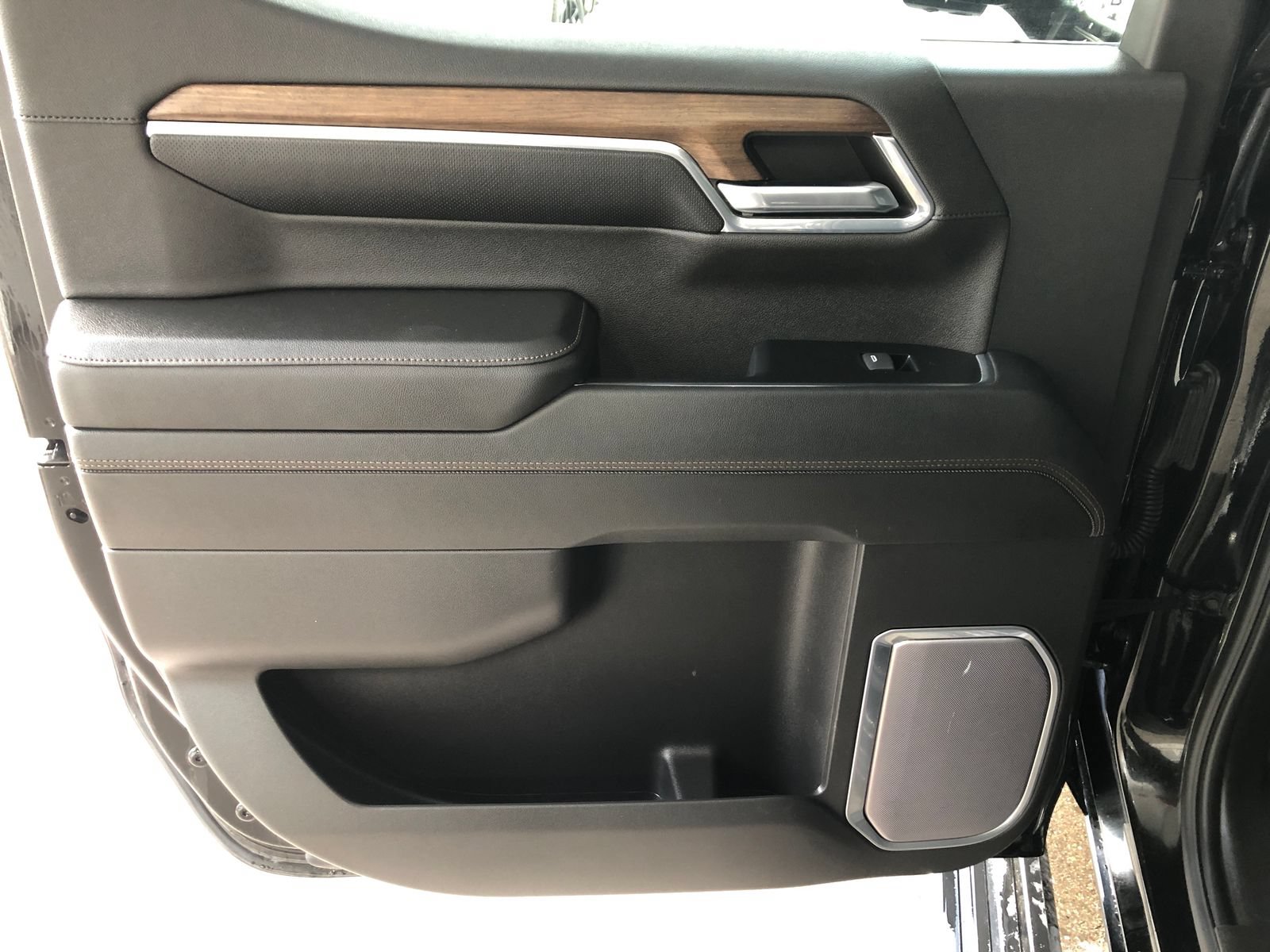 Used 2023 Chevrolet Silverado 1500 High Country w/ High Country Premium Package AWD/4WD image 13