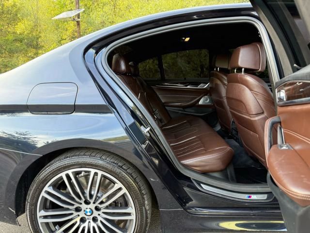 Used 2018 BMW 540i xDrive image 25