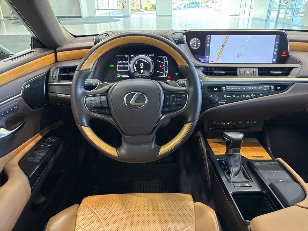 Certified 2019 Lexus ES 300h Ultra Luxury image 21
