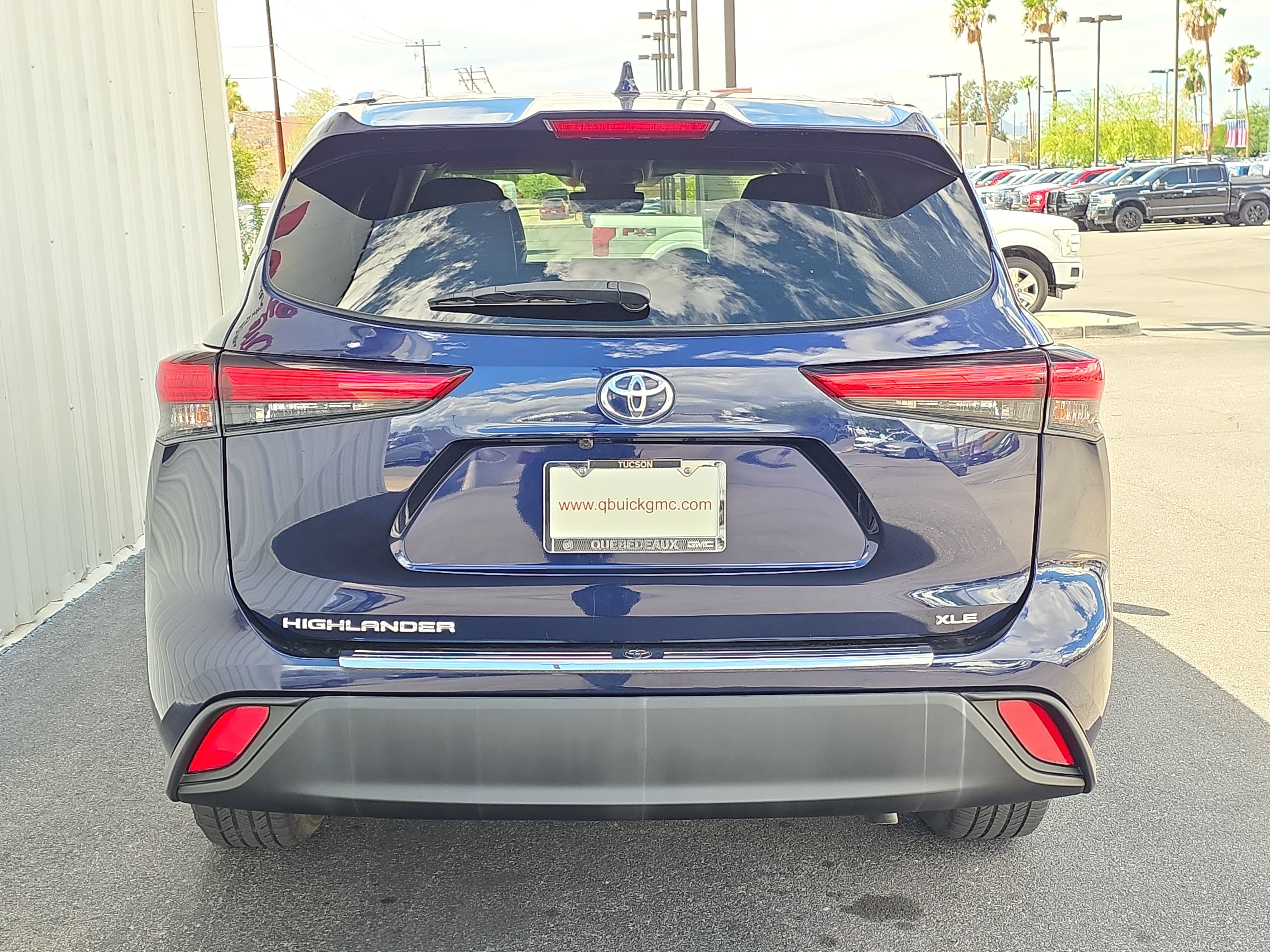 Used 2022 Toyota Highlander XLE FWD image 6