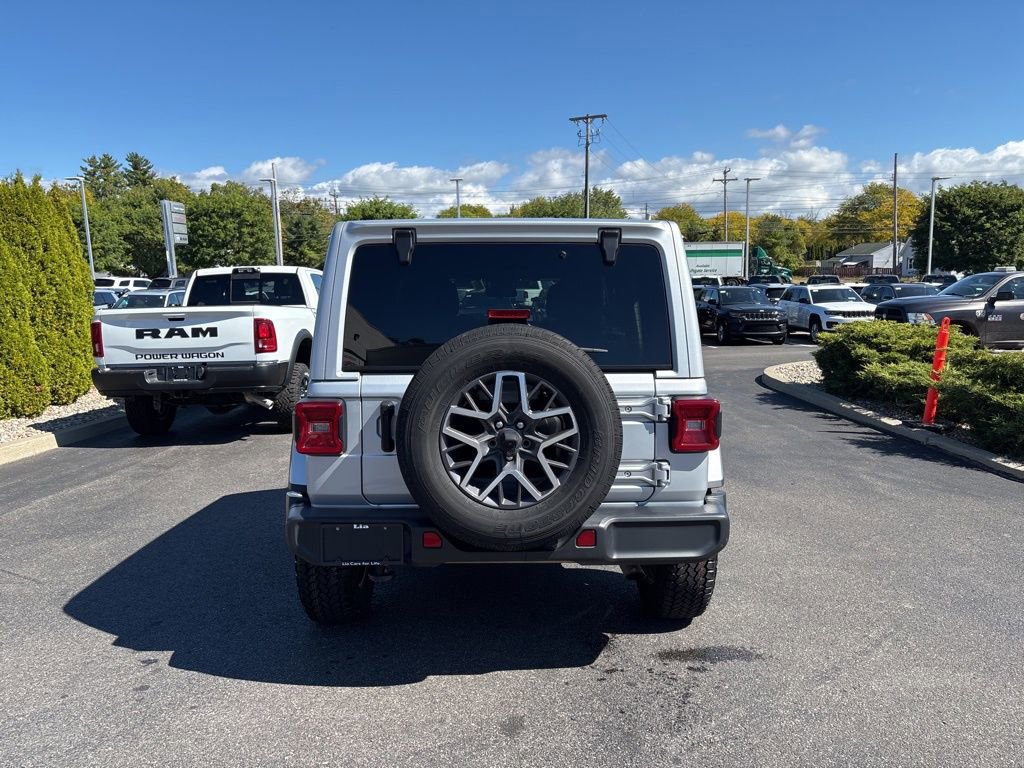 Used 2024 Jeep Wrangler Sahara image 5