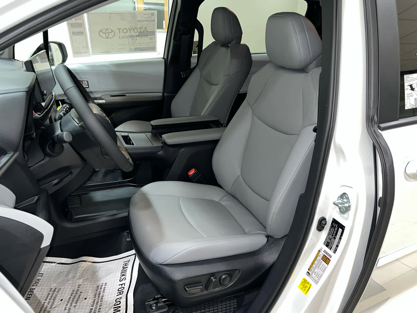 New 2026 Toyota Sienna XLE image 17