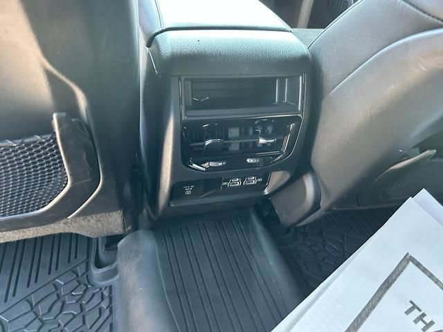 Used 2023 Jeep Grand Cherokee Altitude image 15