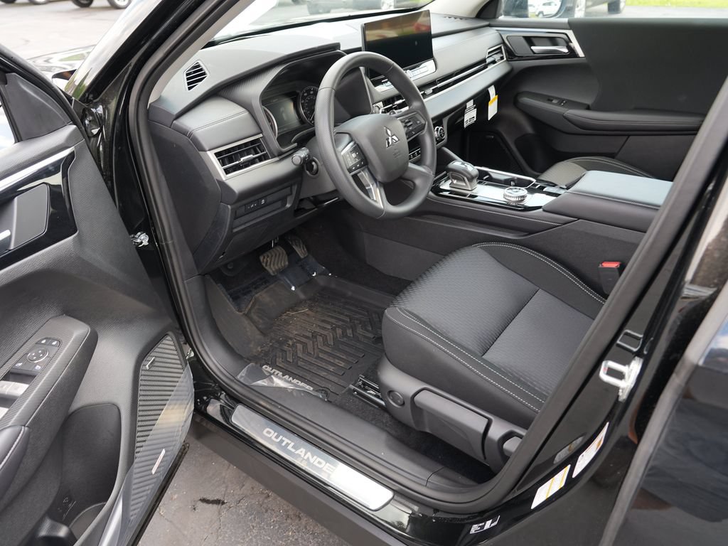 New 2026 Mitsubishi Outlander ES AWD/4WD image 13