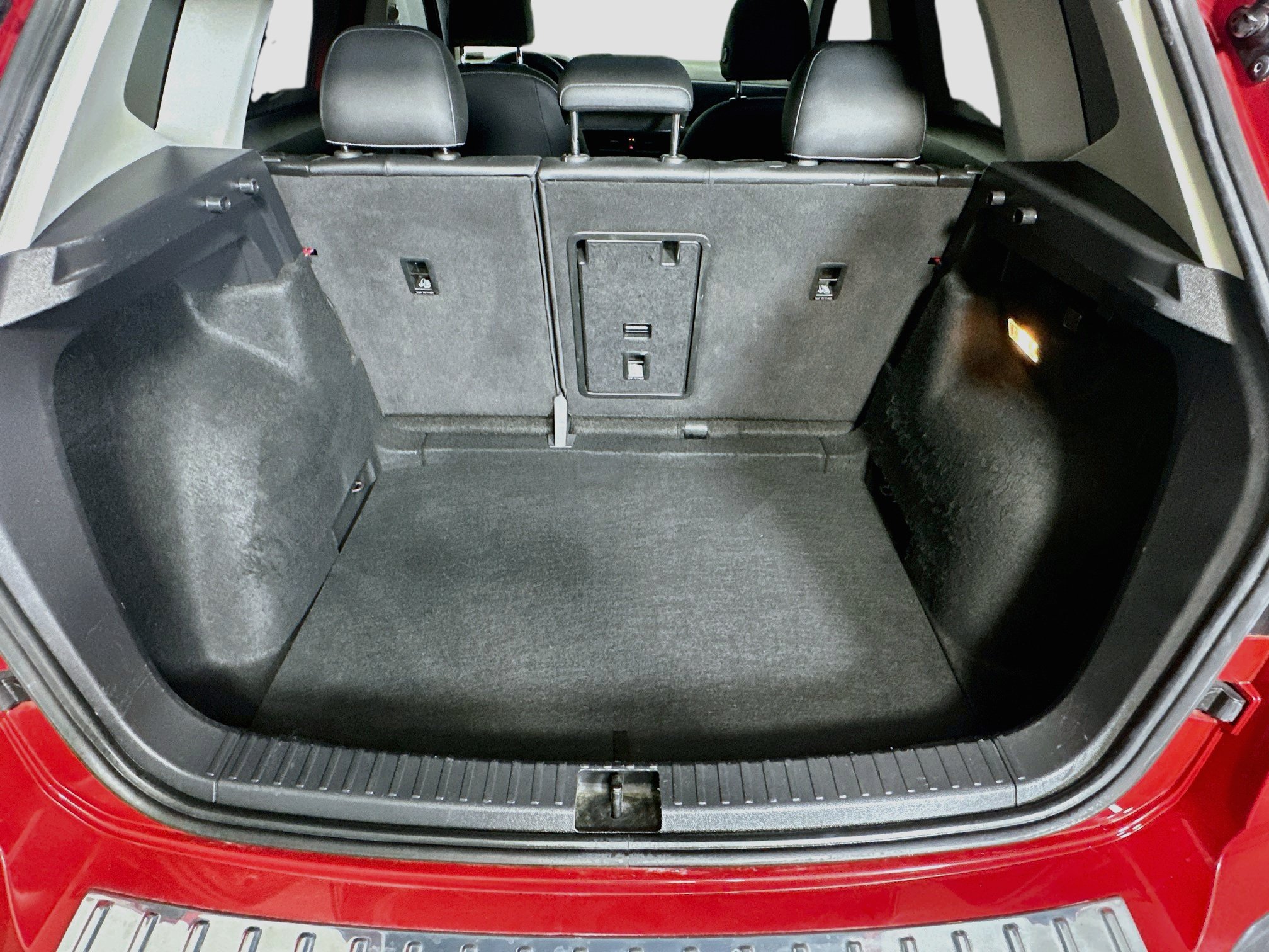 Used 2022 Volkswagen Taos SE w/ Panoramic Sunroof Package FWD image 31