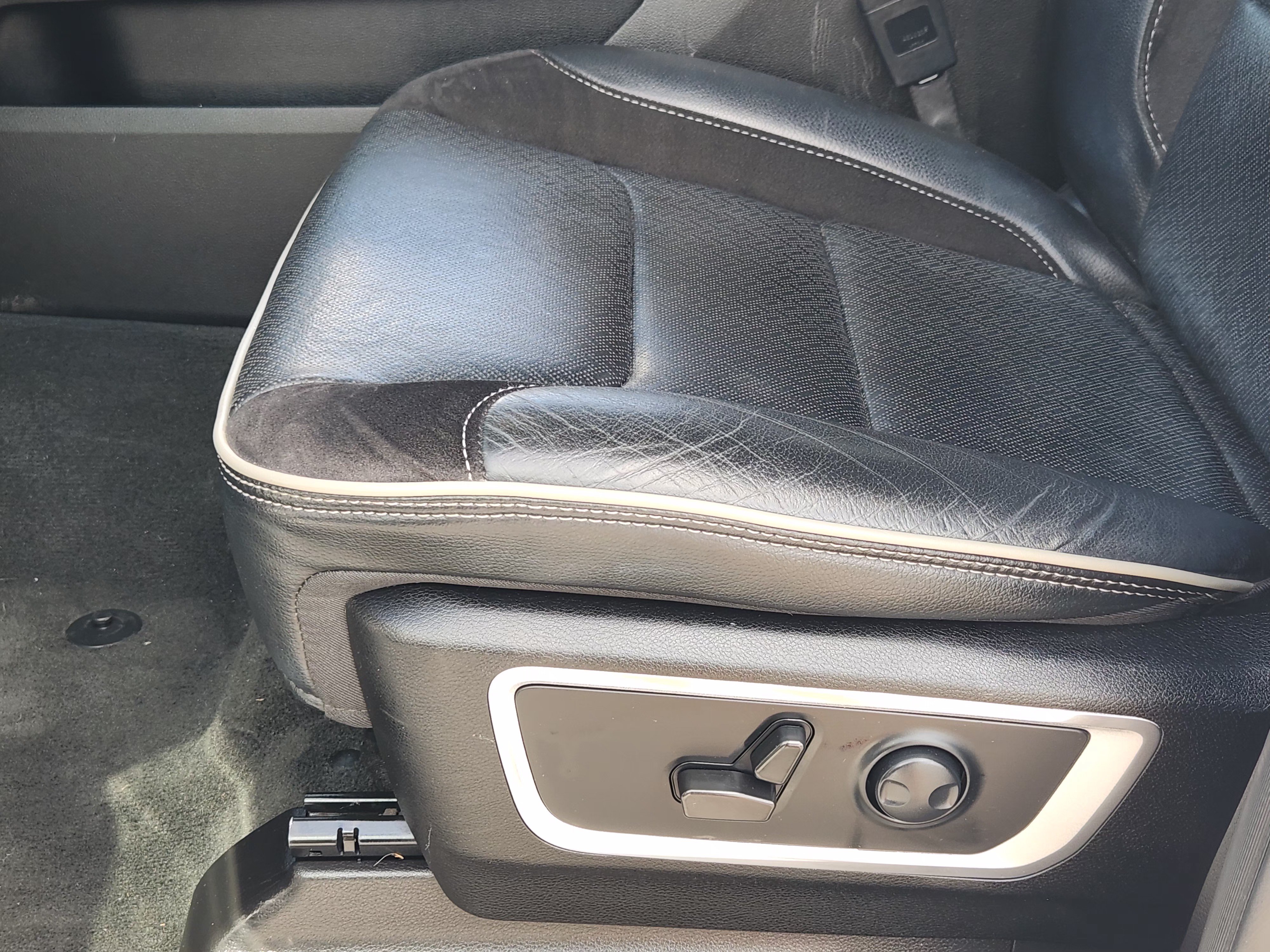 Used 2023 RAM 1500 Laramie AWD/4WD image 27