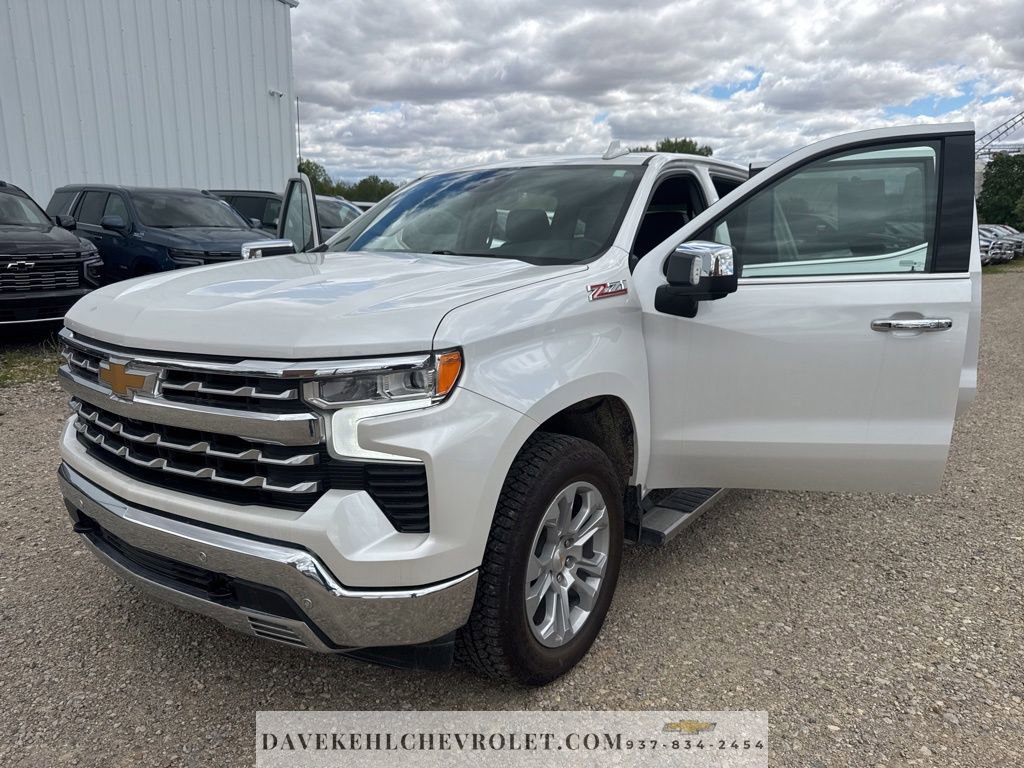 Used 2022 Chevrolet Silverado 1500 LTZ AWD/4WD image 36