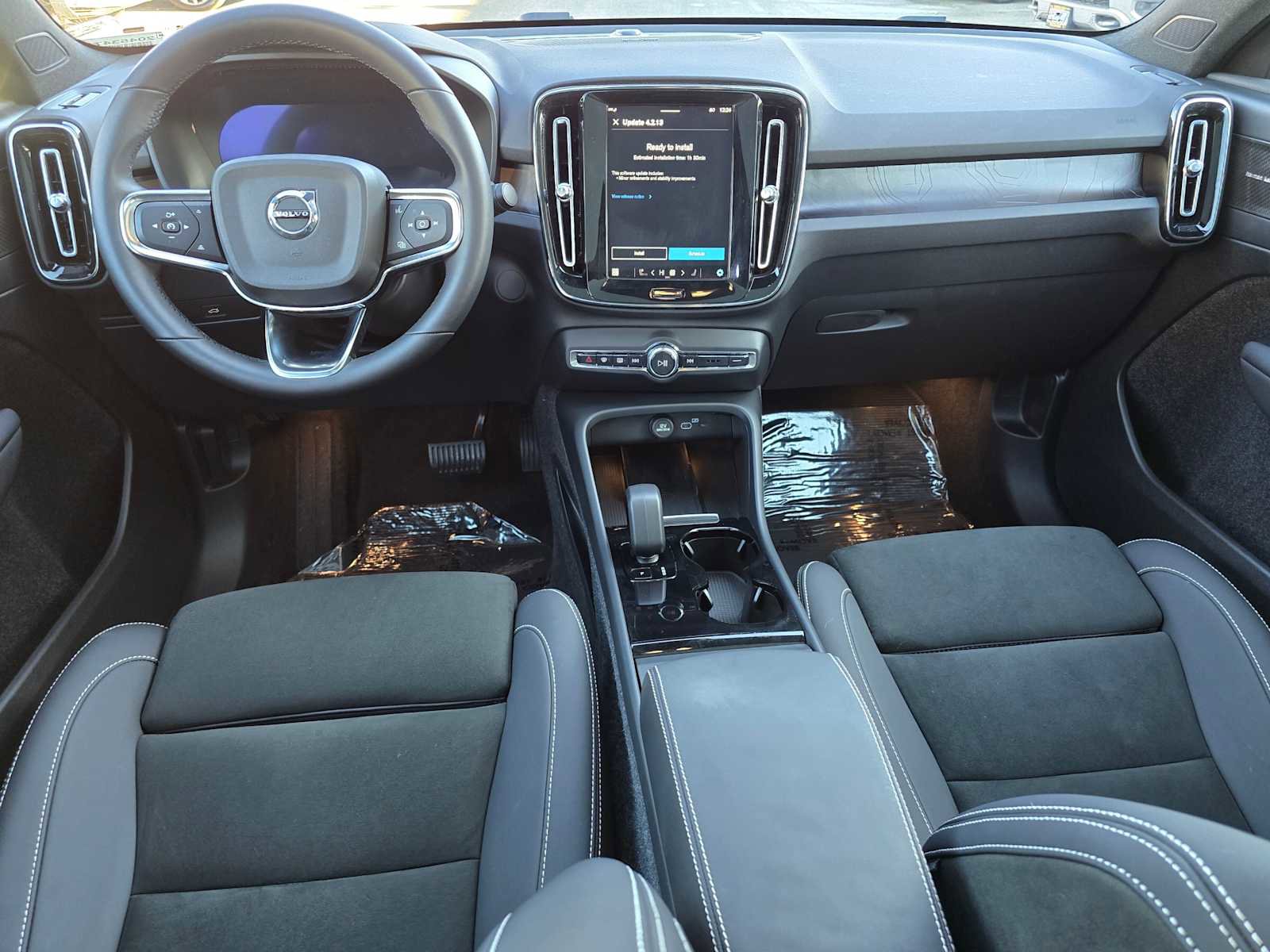 Certified 2023 Volvo C40 P8 Recharge Ultimate image 18