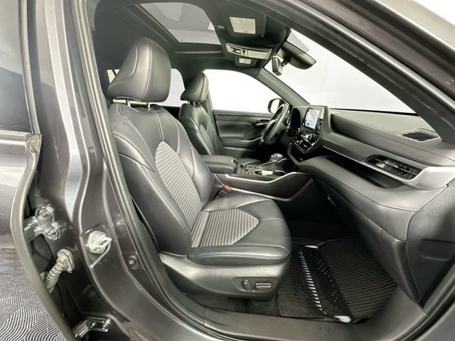 Used 2023 Toyota Highlander XSE AWD/4WD image 29