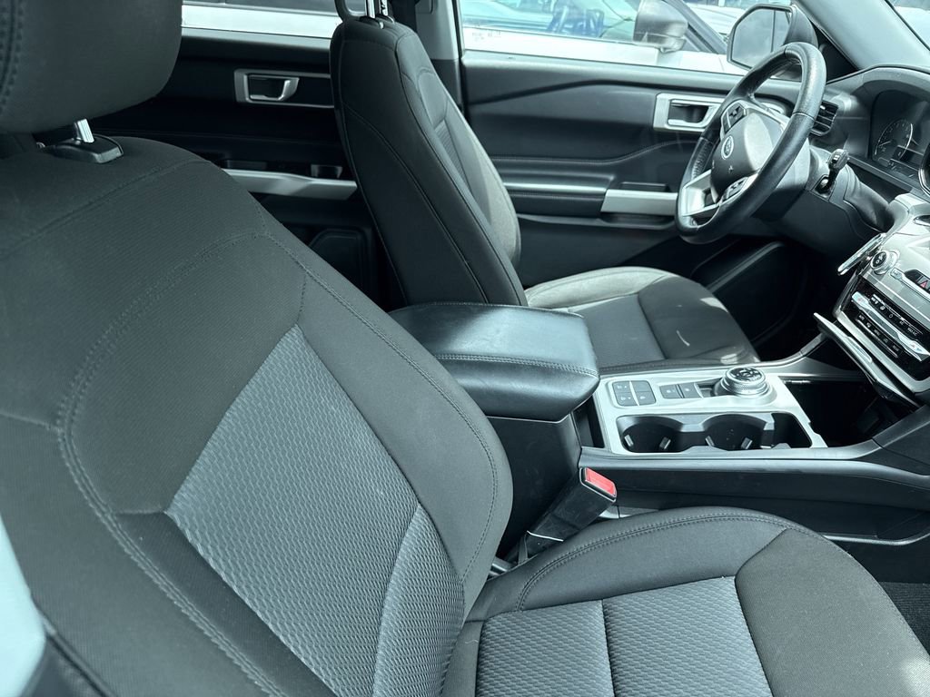 Used 2022 Ford Explorer XLT RWD image 5