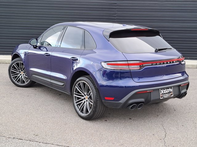 Certified 2025 Porsche Macan AWD/4WD image 5