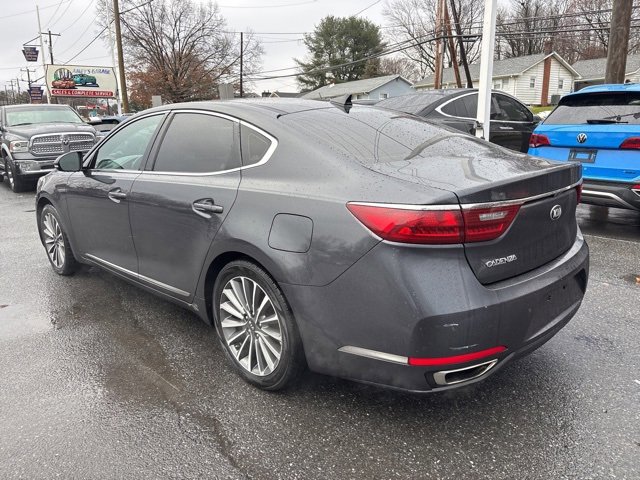 Used 2017 Kia Cadenza Premium w/ Luxury Package image 4