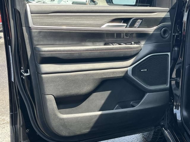 Used 2024 Jeep Wagoneer Series III AWD/4WD image 14