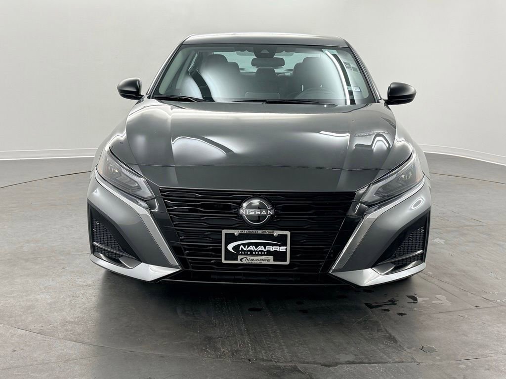 Used 2025 Nissan Altima 2.5 SV FWD image 3