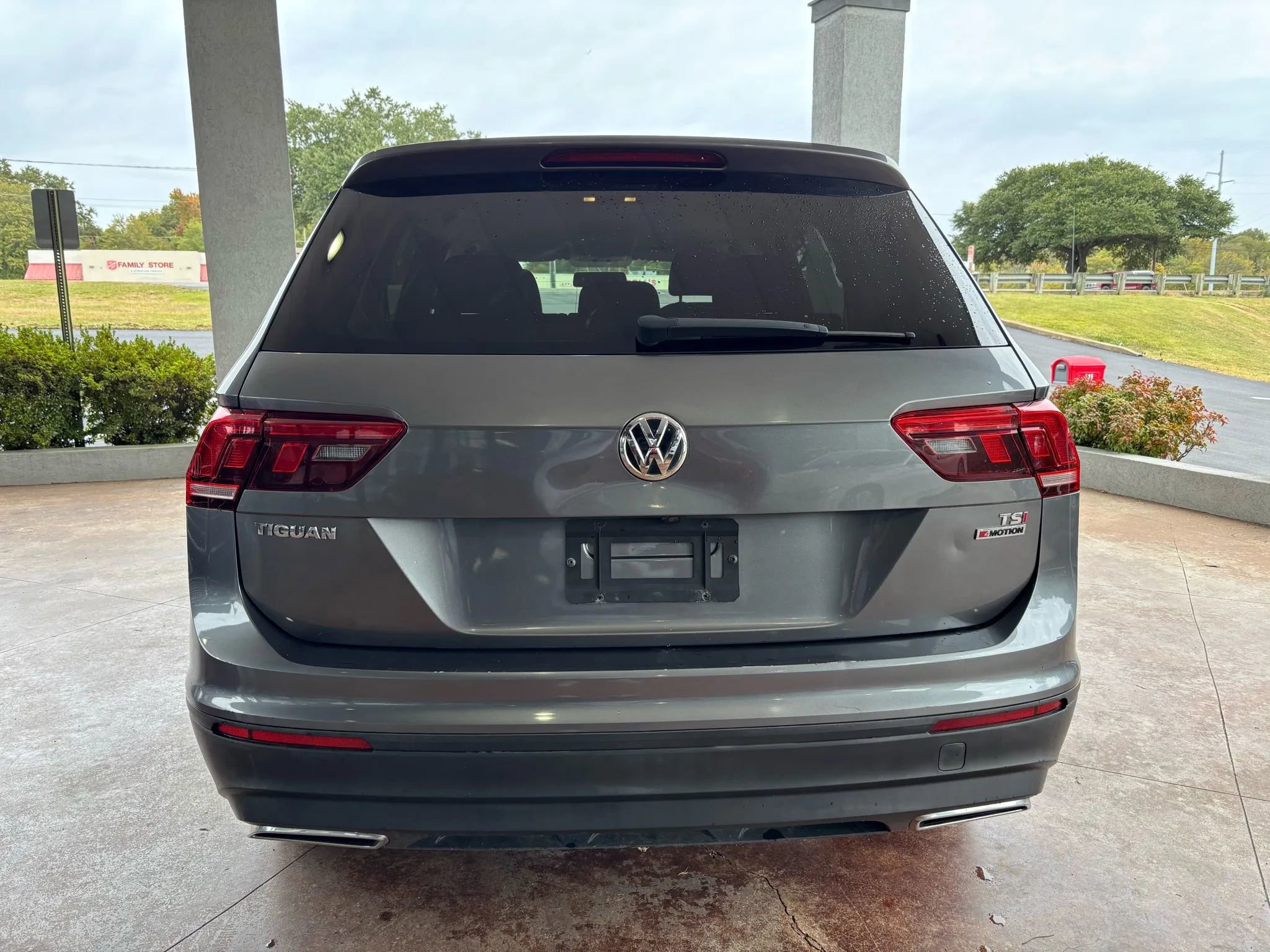 Used 2018 Volkswagen Tiguan S image 5
