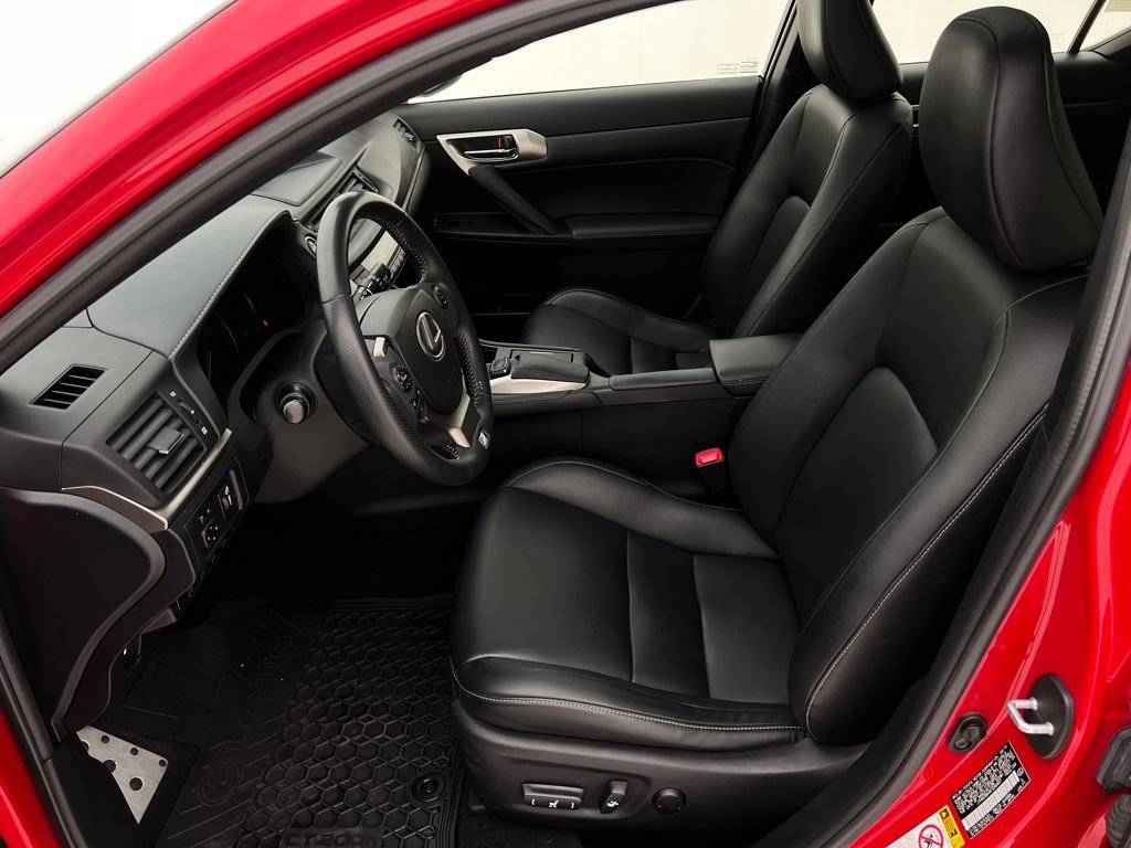 Used 2015 Lexus CT 200h w/ Navigation Package image 11