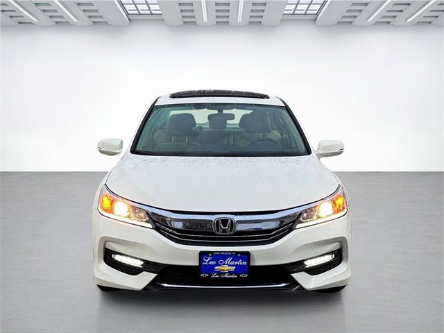 Used 2017 Honda Accord EX image 2