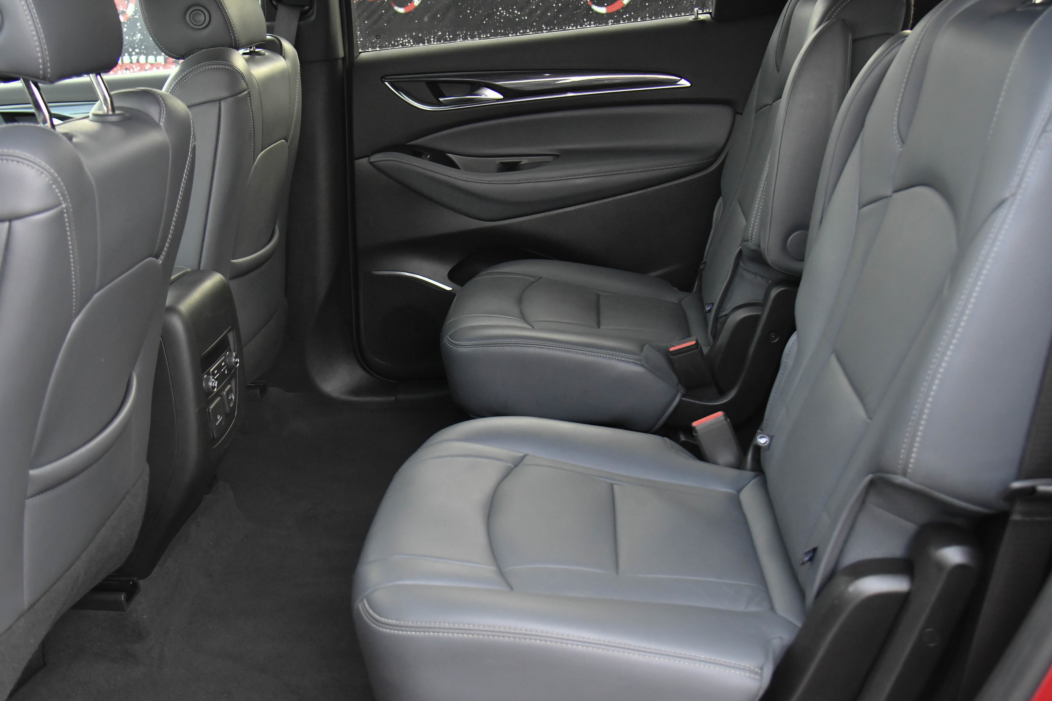 Used 2024 Buick Enclave Premium image 39