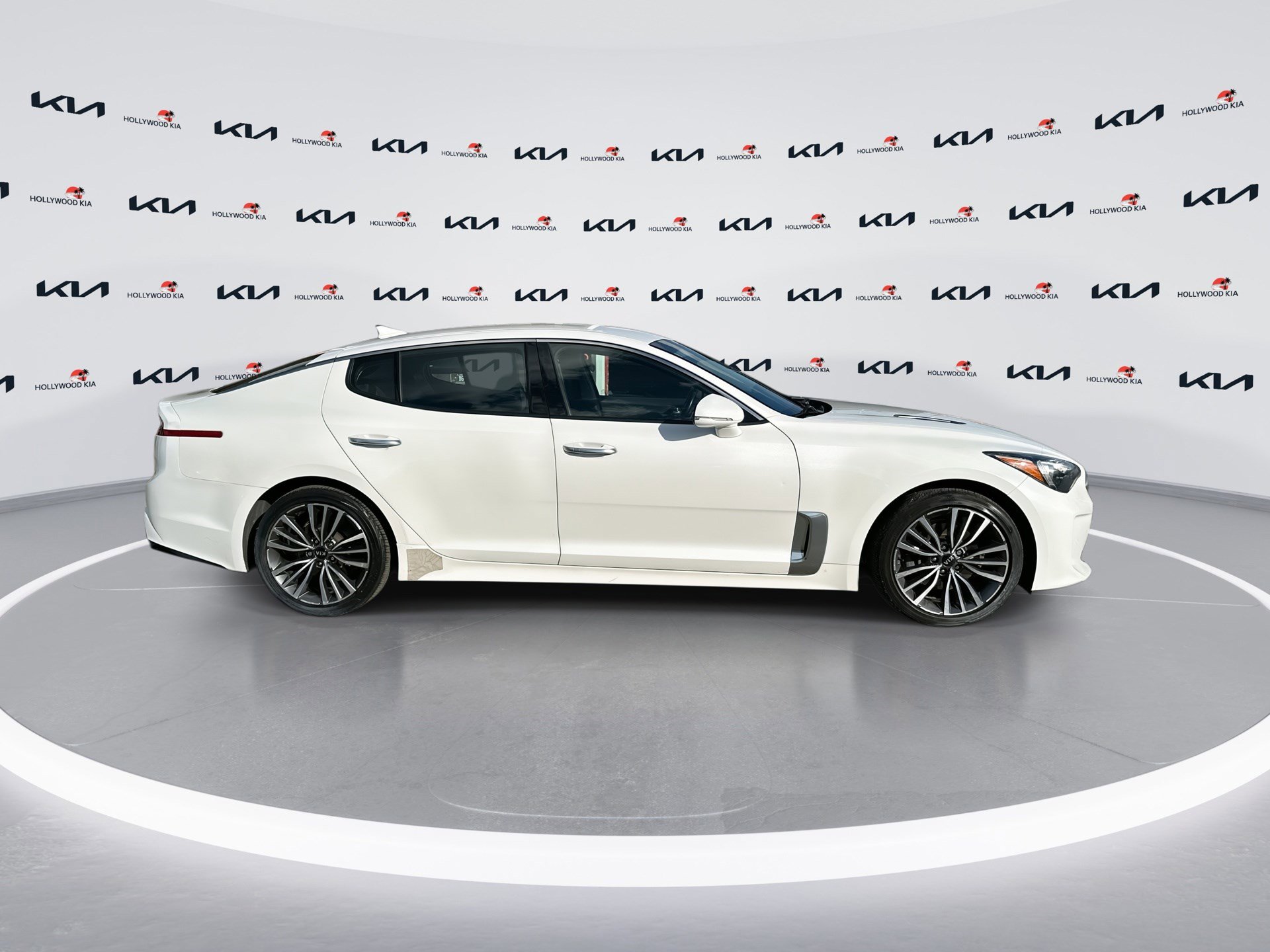 Used 2019 Kia Stinger image 9