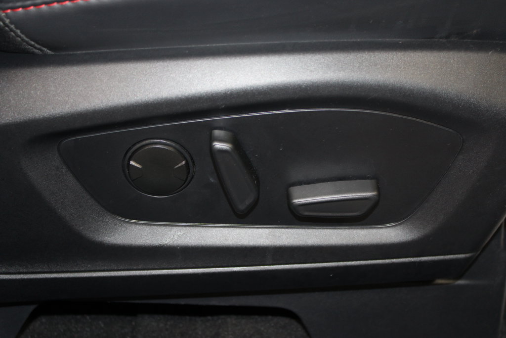 Used 2025 Ford Explorer ST-Line AWD/4WD image 40