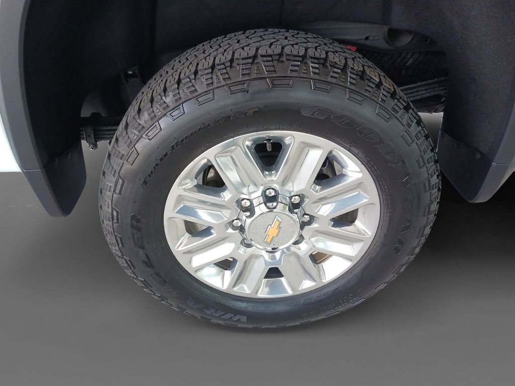 Used 2024 Chevrolet Silverado 2500 High Country w/ High Country Premium Package AWD/4WD image 8