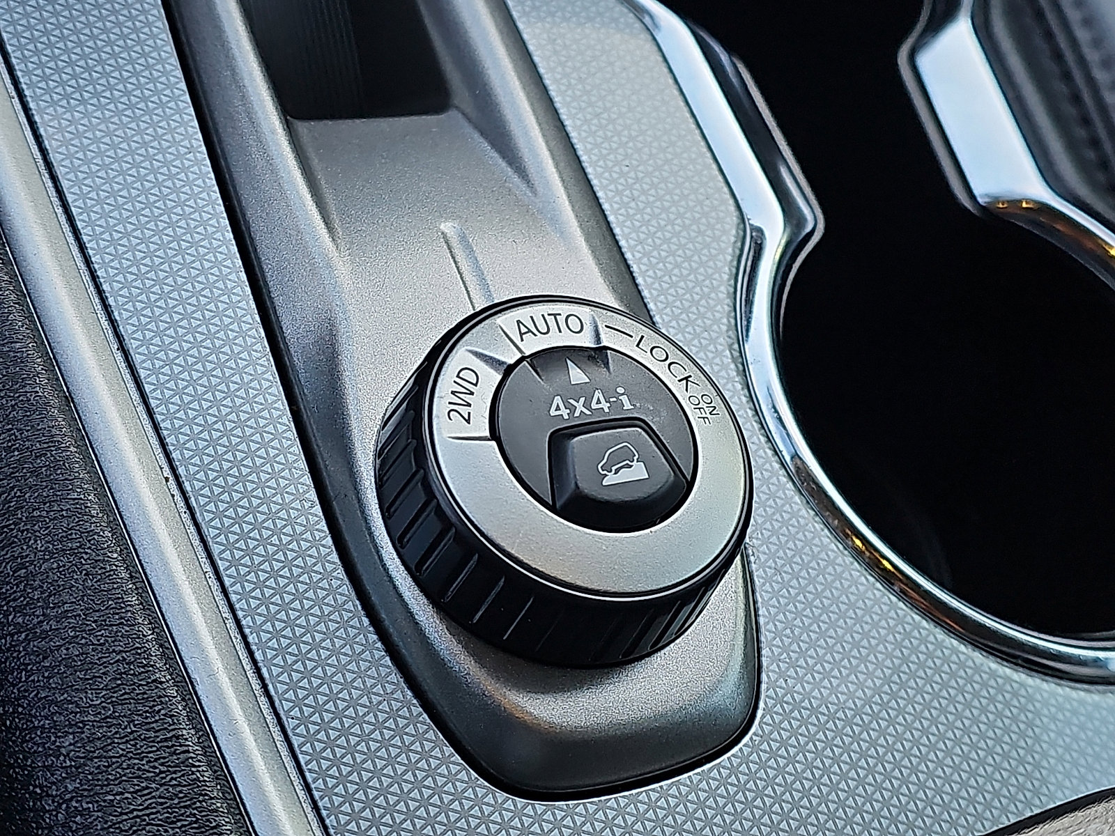 Used 2020 Nissan Pathfinder SL image 25