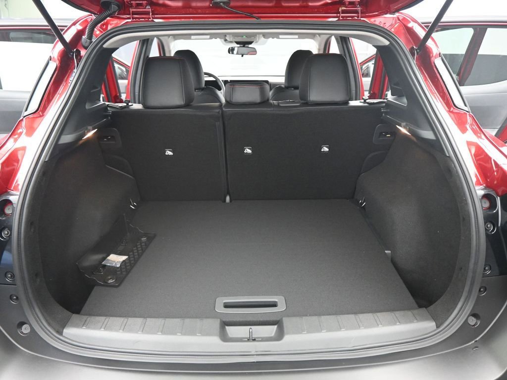 New 2026 Nissan Kicks SR image 14