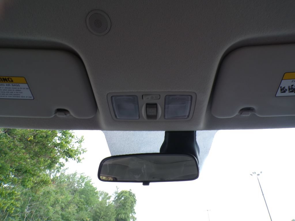 Used 2025 Hyundai Venue SEL FWD image 27