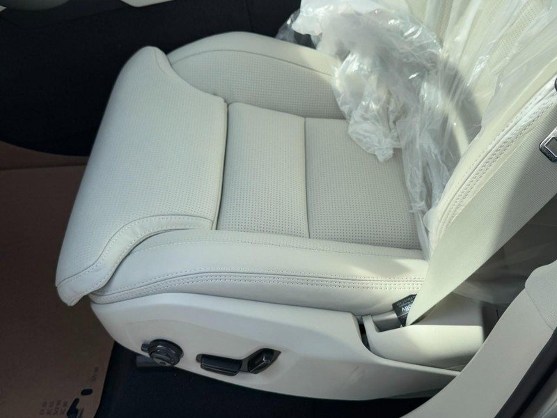 New 2026 Volvo XC90 T8 Ultra w/ Protection Package Premier AWD/4WD image 15