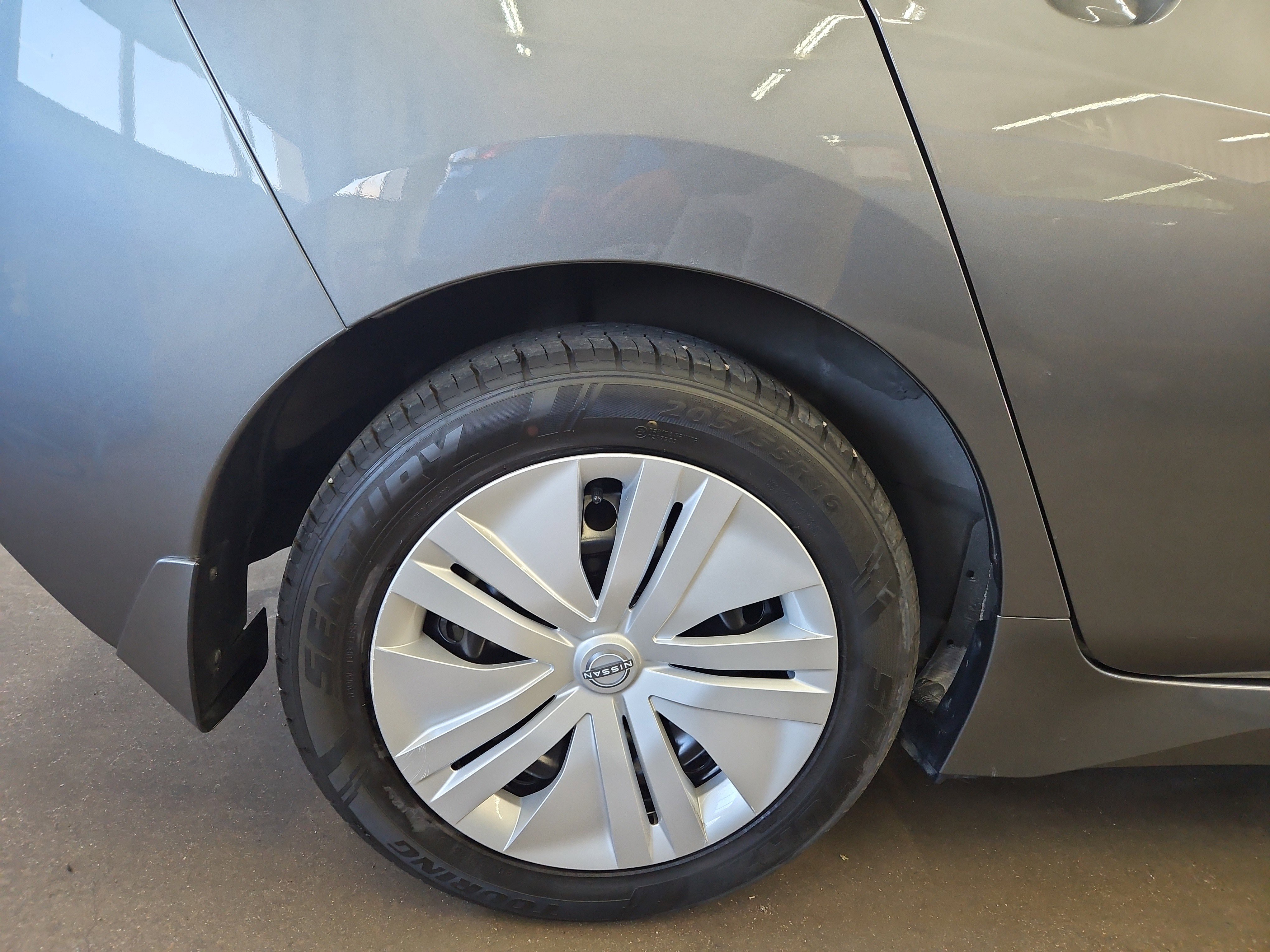 Used 2024 Nissan Leaf S image 23