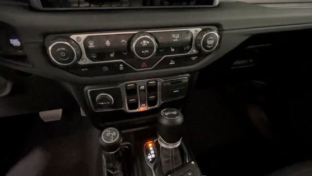 Used 2024 Jeep Wrangler Unlimited Sahara w/ Technology Group AWD/4WD image 28