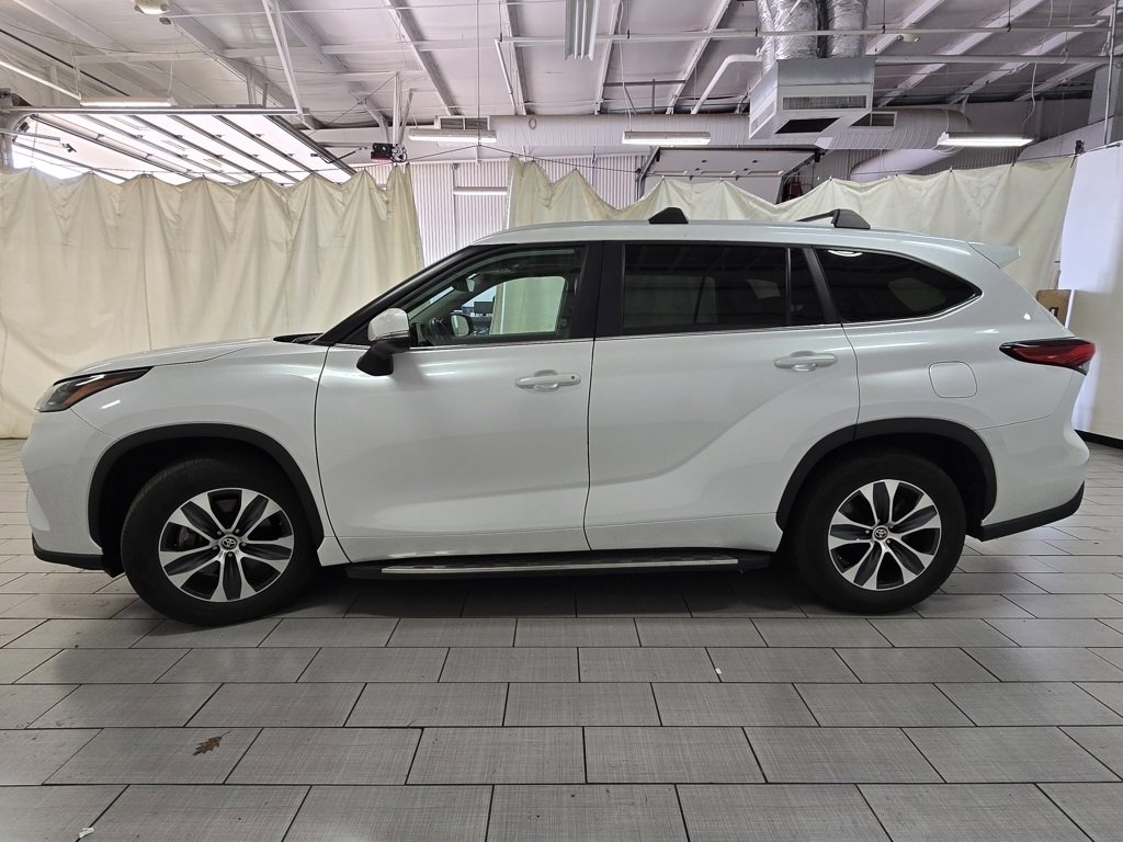 Certified 2023 Toyota Highlander XLE image 16