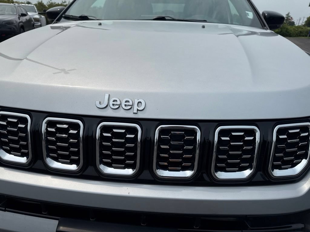 Certified 2025 Jeep Compass Limited AWD/4WD image 10
