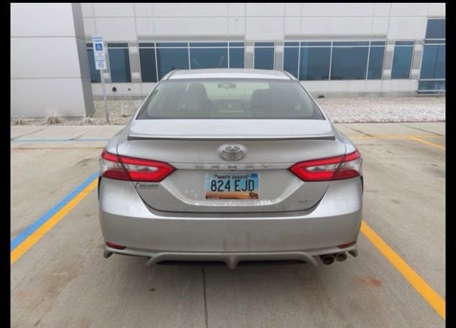 Used 2018 Toyota Camry SE image 4