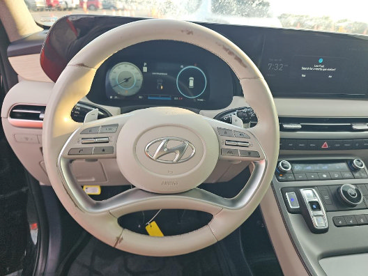 Used 2023 Hyundai Palisade Limited w/ Winter Package FWD image 12